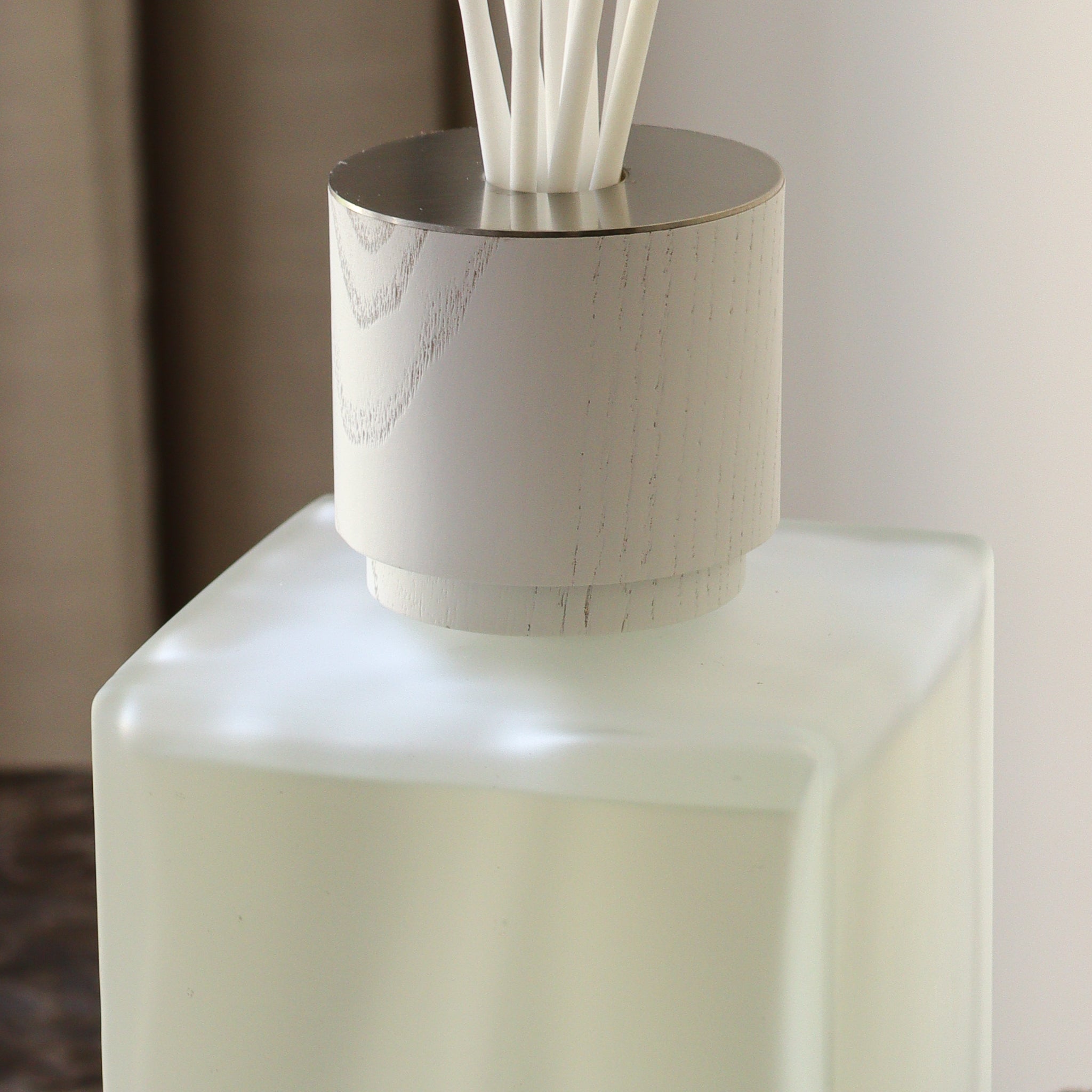 Extra Large White Alang Alang Reed Diffuser - Marquis & Dawe